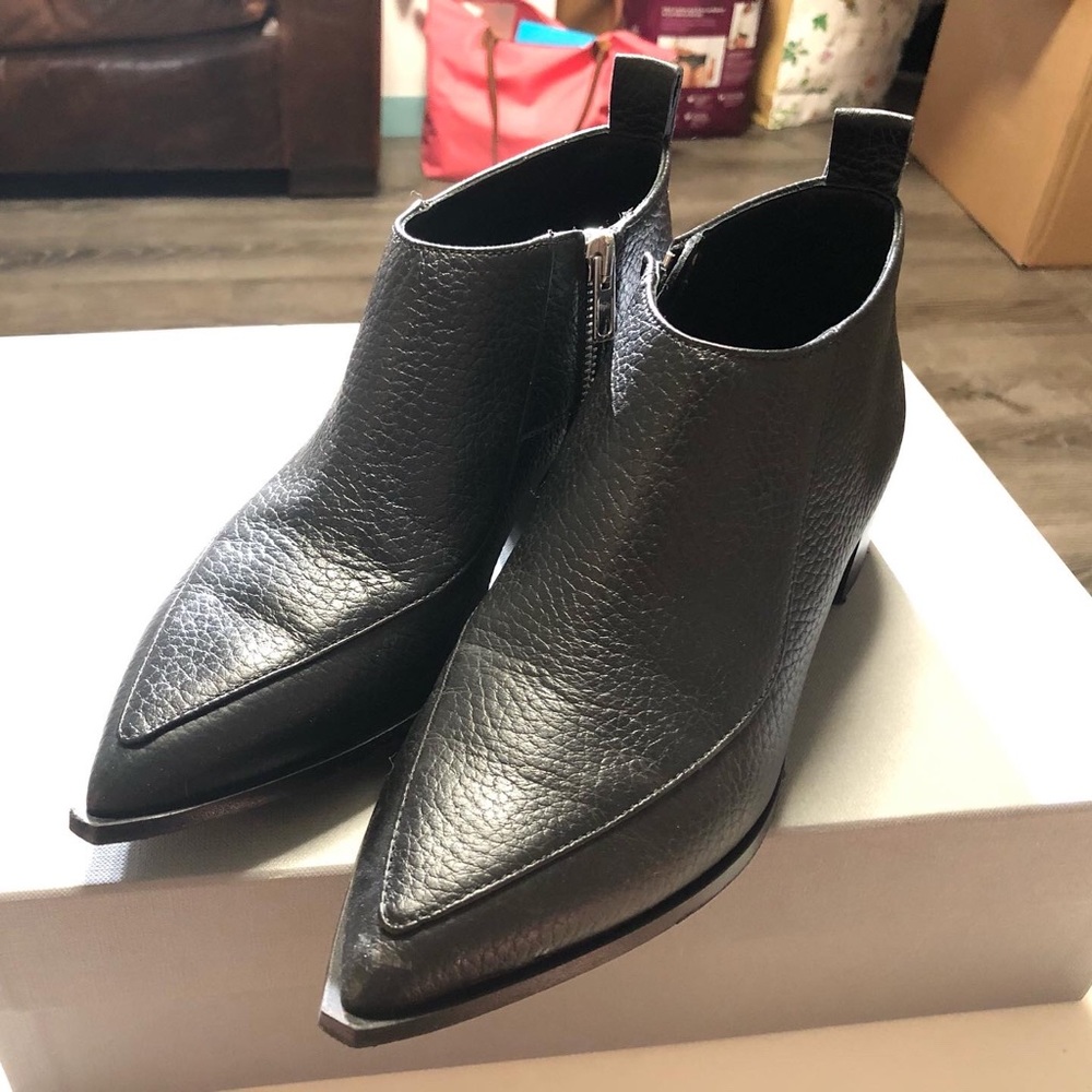 Black leather Everlane Boss Booties size 5
